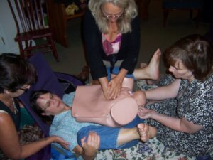Spinning Babies If the difficulty comes from the curvature of the lumbar region ... put the parturient in a position with her knees flexed so that, with the vulva situated at the top, the pathways are easier.