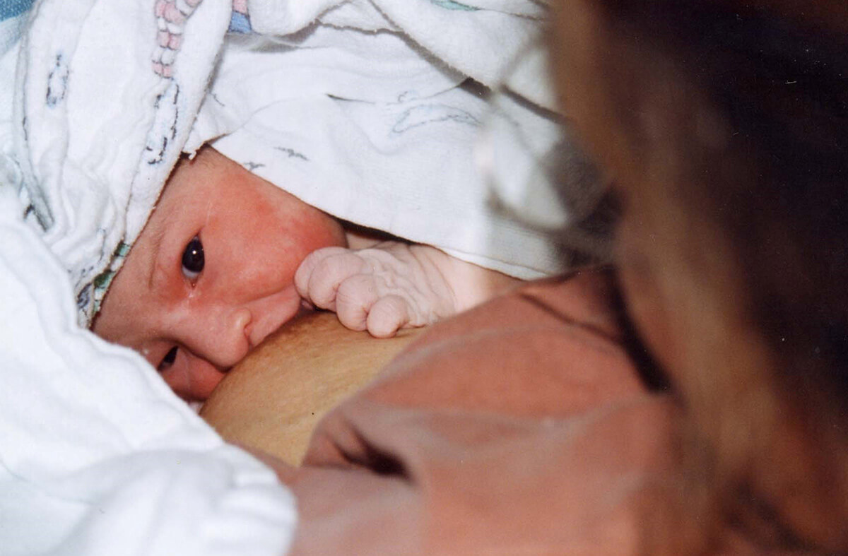 newborn-breastfeeding