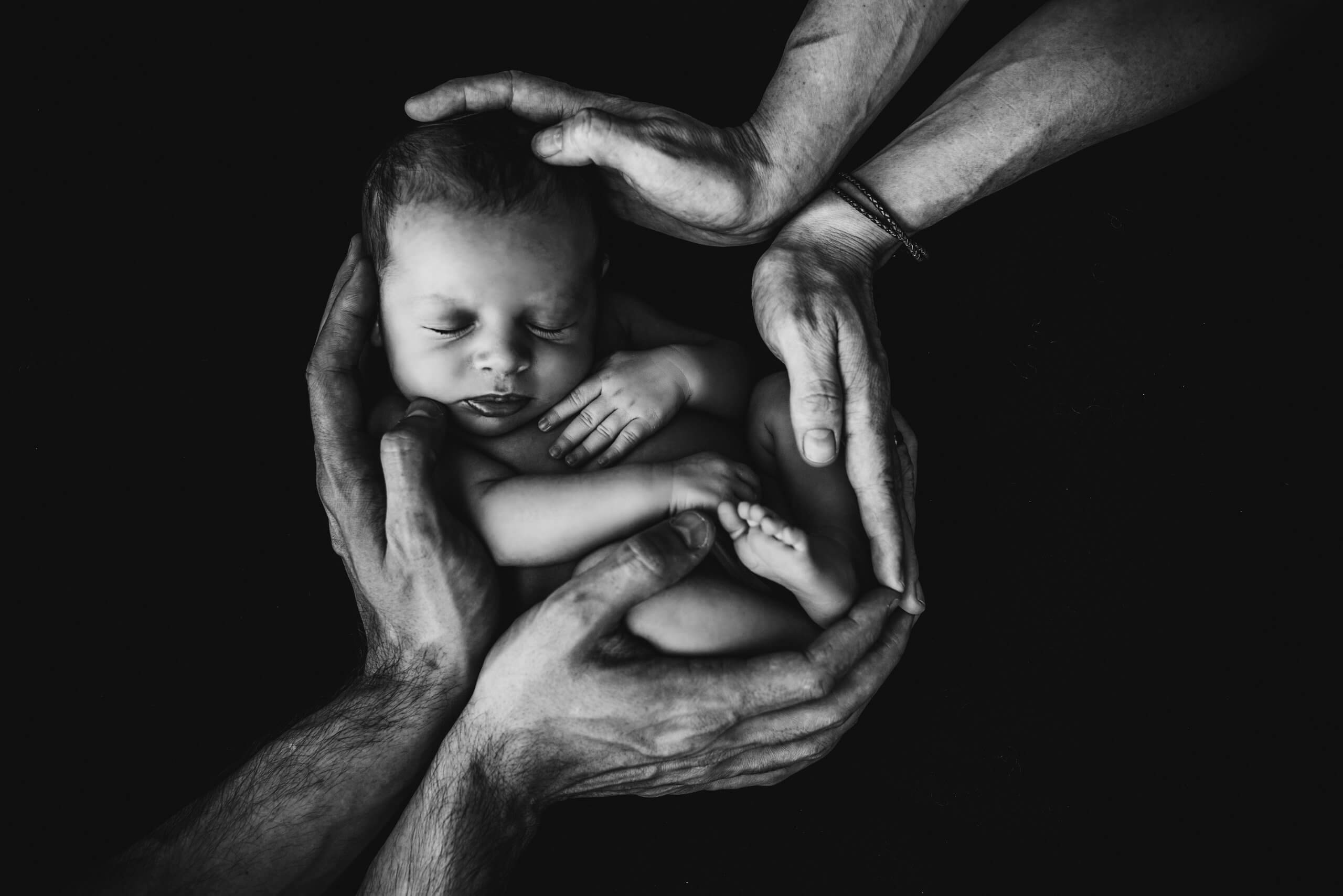 Why Did My Baby Stay Breech? Spinning Babies I recently received an email from a childbirth educator who worked with eleven pregnant parents with babies in the breech position. Eight of the babies self-repositioned with Spinning Babies®’ techniques, but three of them did not. She sought insight into what happened and ideas for similar situations in the future. One of the three pregnant parents had chronic pain, the other two had athletic body types and high physical activity levels, and one of them also had a history of hernia repair.