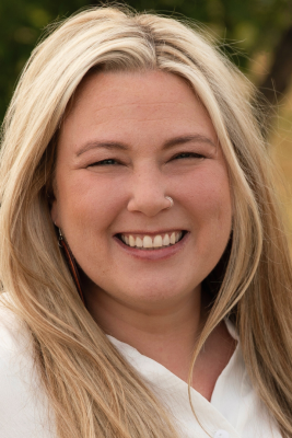 Dani Kienbaum SpCPE headshot landscape 1 267x400